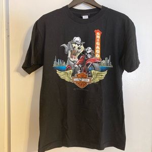 Harley-Davidson T-shirt.